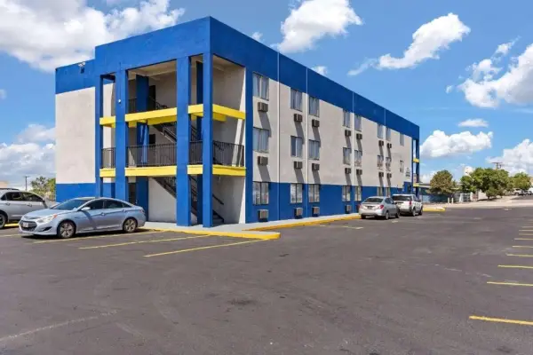 Days Inn by Wyndham Albuquerque I-25 6